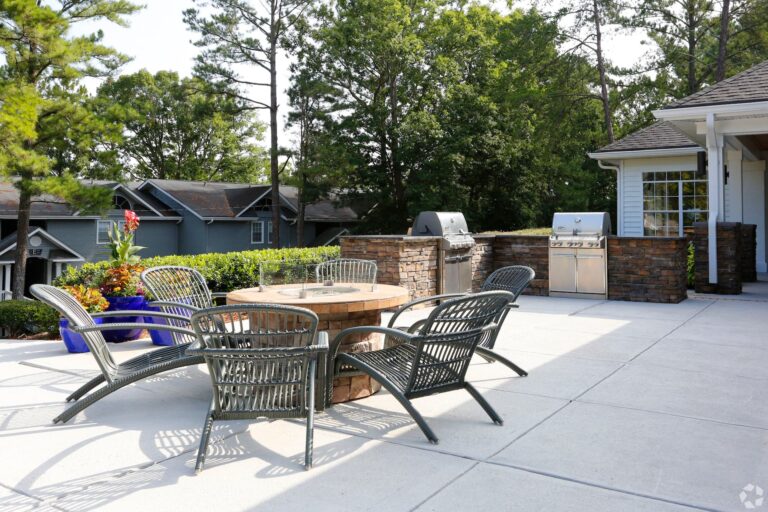 Apartments in Sandy Springs, Elliot Abernathy