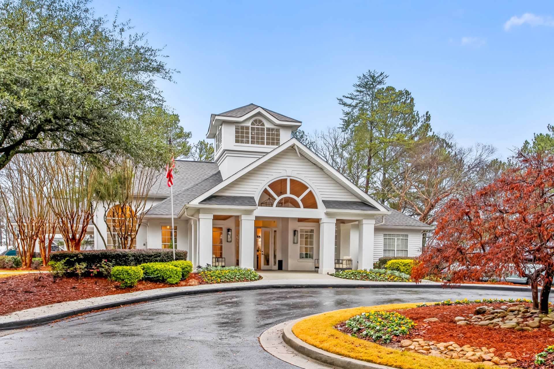 Exterior view of Elliot apartments leasing office